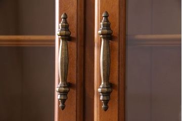 中古美品　横浜ダニエル(daniel)　A-213　飾り棚(食器棚、カップボード)(定価約120万円)