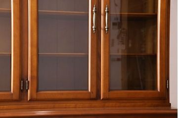 中古美品　横浜ダニエル(daniel)　A-213　飾り棚(食器棚、カップボード)(定価約120万円)