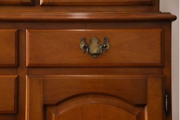 中古美品　横浜ダニエル(daniel)　A-213　飾り棚(食器棚、カップボード)(定価約120万円)