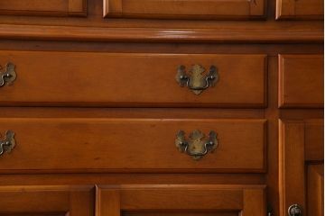 中古美品　横浜ダニエル(daniel)　A-213　飾り棚(食器棚、カップボード)(定価約120万円)