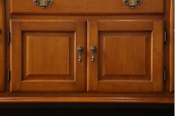 中古美品　横浜ダニエル(daniel)　A-213　飾り棚(食器棚、カップボード)(定価約120万円)