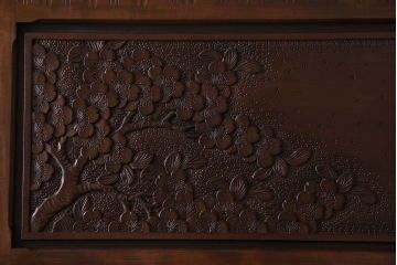 中古　伝統工芸　軽井沢彫り　高級感あふれる大振りな衣装箪笥(収納棚、洋服タンス)