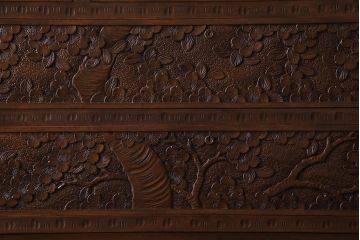 中古　伝統工芸　軽井沢彫り　高級感あふれる大振りな衣装箪笥(収納棚、洋服タンス)