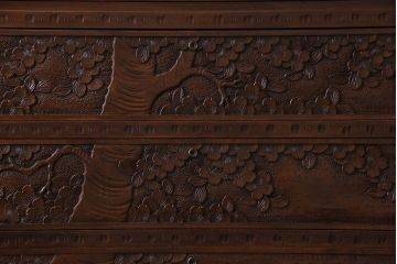中古　伝統工芸　軽井沢彫り　高級感あふれる大振りな衣装箪笥(収納棚、洋服タンス)