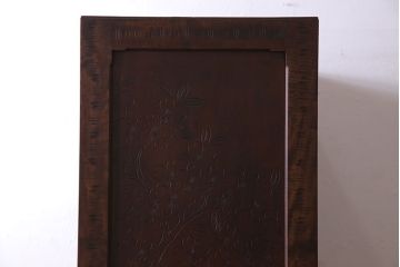 中古　伝統工芸　軽井沢彫り　高級感あふれる大振りな衣装箪笥(収納棚、洋服タンス)