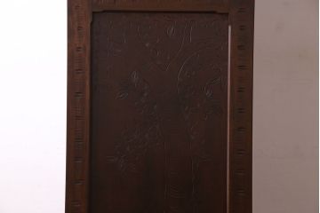 中古　伝統工芸　軽井沢彫り　高級感あふれる大振りな衣装箪笥(収納棚、洋服タンス)