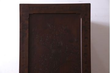中古　伝統工芸　軽井沢彫り　高級感あふれる大振りな衣装箪笥(収納棚、洋服タンス)