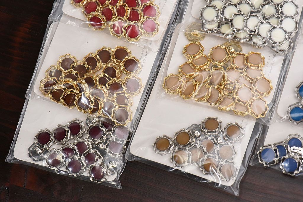 アンティーク雑貨　ビンテージ　花形　古いボタン13色セット