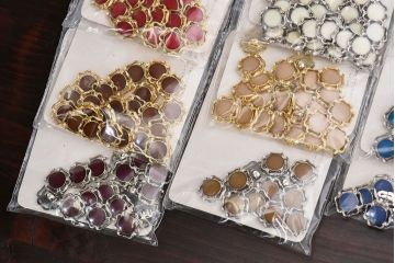 アンティーク雑貨　ビンテージ　花形　古いボタン13色セット