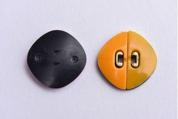 アンティーク雑貨　ビンテージ　バイカラーがお洒落な古いボタンセット