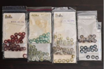 アンティーク雑貨　シックなデザインのビンテージボタンセット