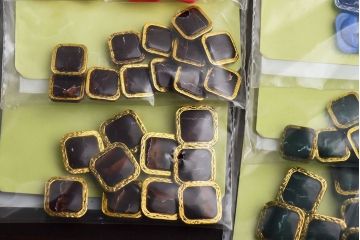 アンティーク雑貨　シックで上品なデザインのビンテージボタンセット(1)