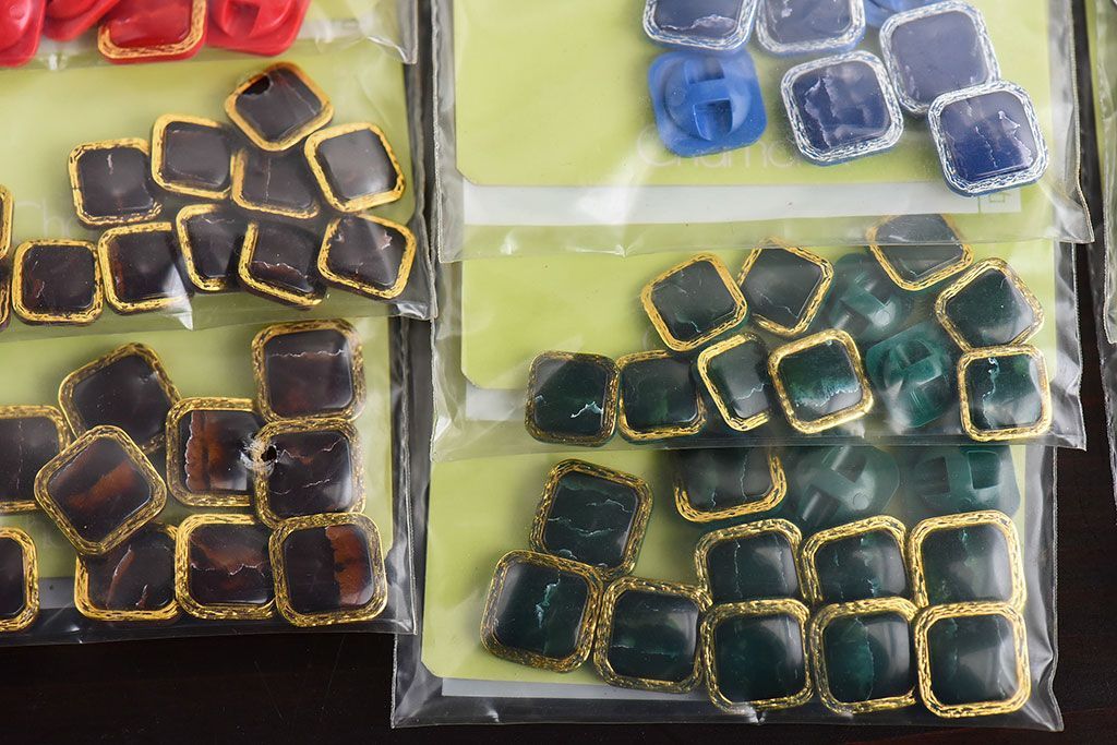 アンティーク雑貨　シックで上品なデザインのビンテージボタンセット(1)