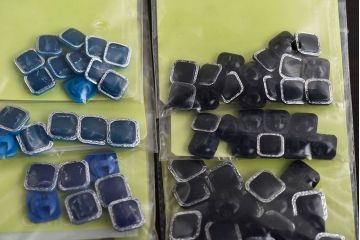 アンティーク雑貨　シックで上品なデザインのビンテージボタンセット(1)