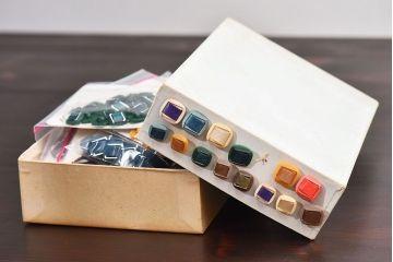 アンティーク雑貨　シックで上品なデザインのビンテージボタンセット(2)