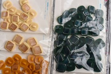 アンティーク雑貨　シックで上品なデザインのビンテージボタンセット(2)