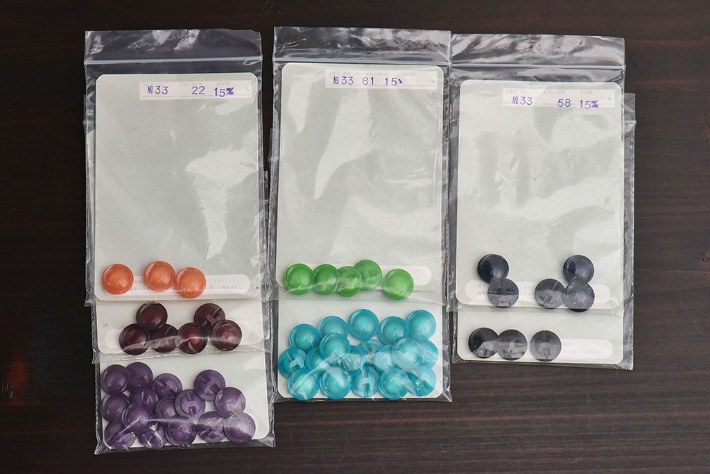 アンティーク雑貨　フラワーモチーフのお洒落なビンテージボタンセット