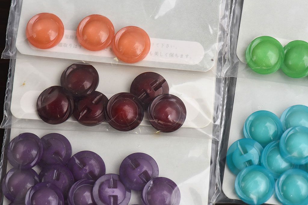 アンティーク雑貨　フラワーモチーフのお洒落なビンテージボタンセット