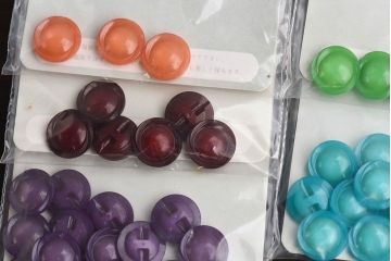 アンティーク雑貨　フラワーモチーフのお洒落なビンテージボタンセット