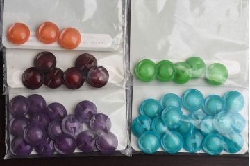 アンティーク雑貨　フラワーモチーフのお洒落なビンテージボタンセット