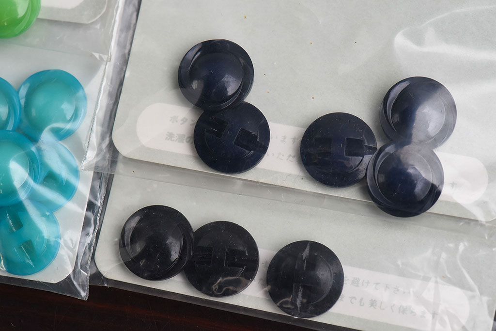 アンティーク雑貨　フラワーモチーフのお洒落なビンテージボタンセット