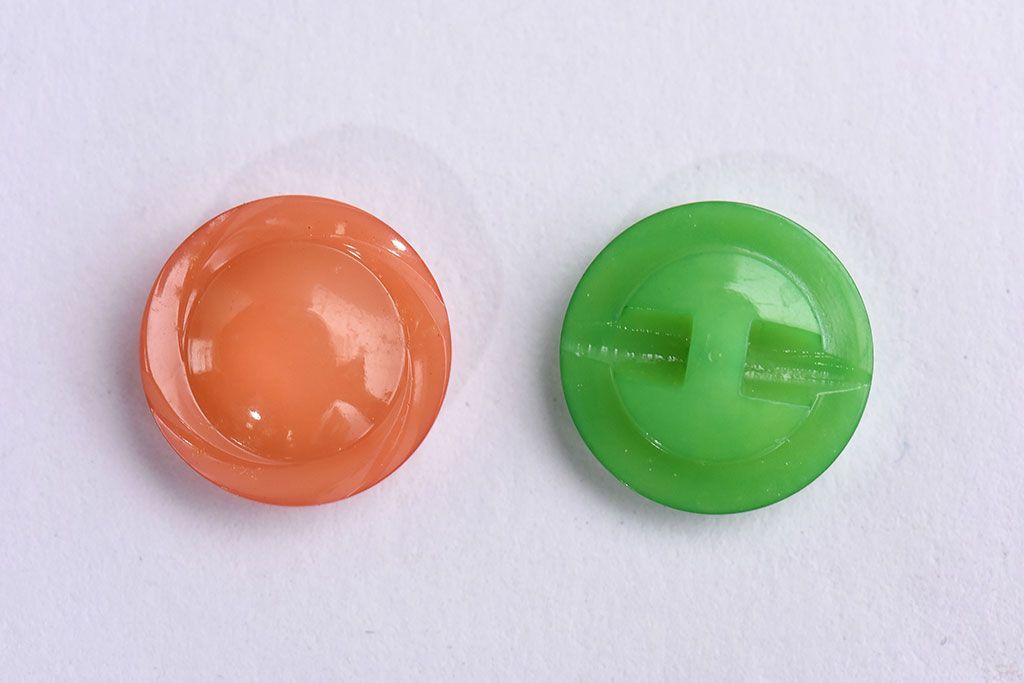 アンティーク雑貨　フラワーモチーフのお洒落なビンテージボタンセット