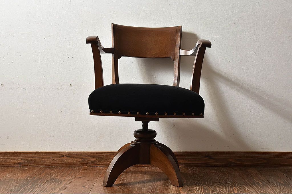 アンティーク家具　和製アンティーク　ブナ材　シックな雰囲気漂う回転イス(ワークチェア、アームチェア)
