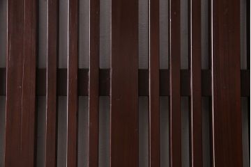 和製アンティーク　ヒノキ材　モダンなデザインの格子戸(蔵戸、引き戸、建具、玄関戸)