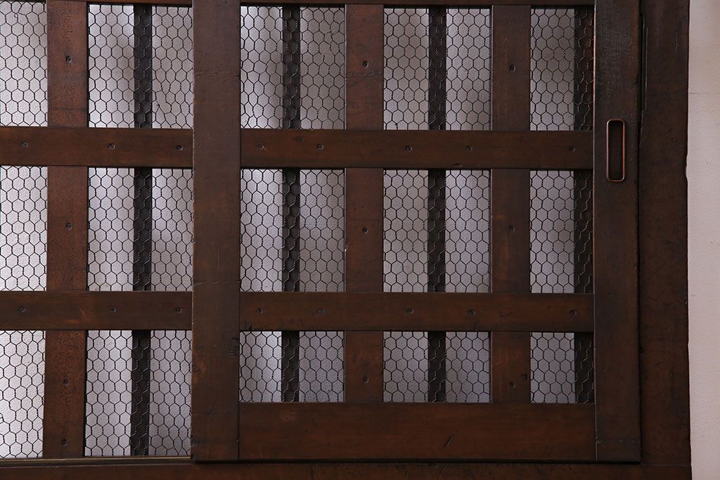 和製アンティーク　明治期!堅牢な佇まいが魅力的なくぐり戸(蔵戸、玄関戸)