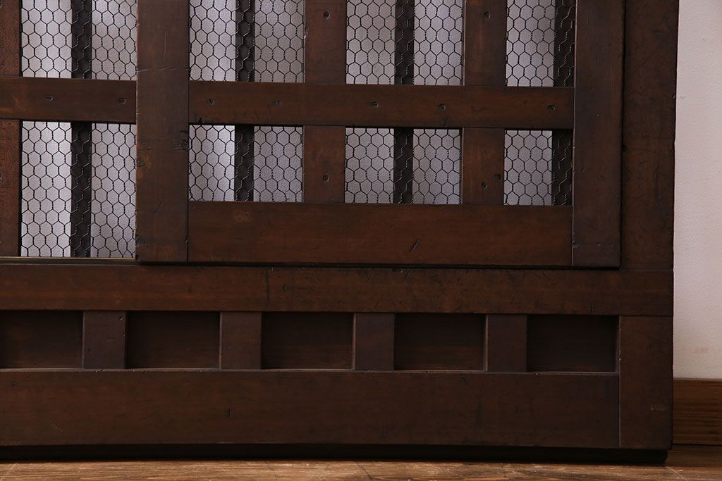 和製アンティーク　明治期!堅牢な佇まいが魅力的なくぐり戸(蔵戸、玄関戸)