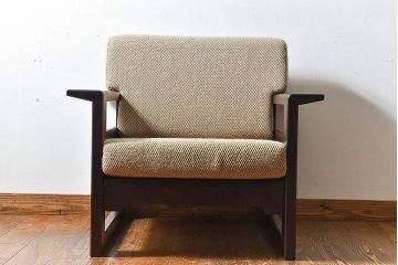 中古美品　北海道民芸家具　重厚な佇まいシングルソファ(1人掛けソファ、アームソファ)(定価17万)(1)