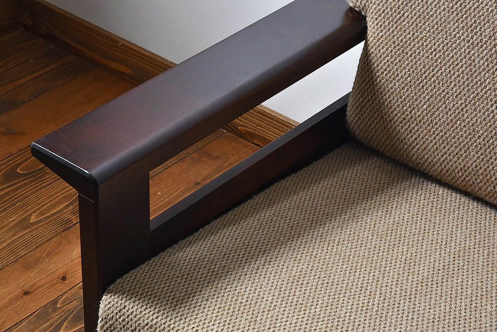 中古美品　北海道民芸家具　重厚な佇まいシングルソファ(1人掛けソファ、アームソファ)(定価17万)(2)