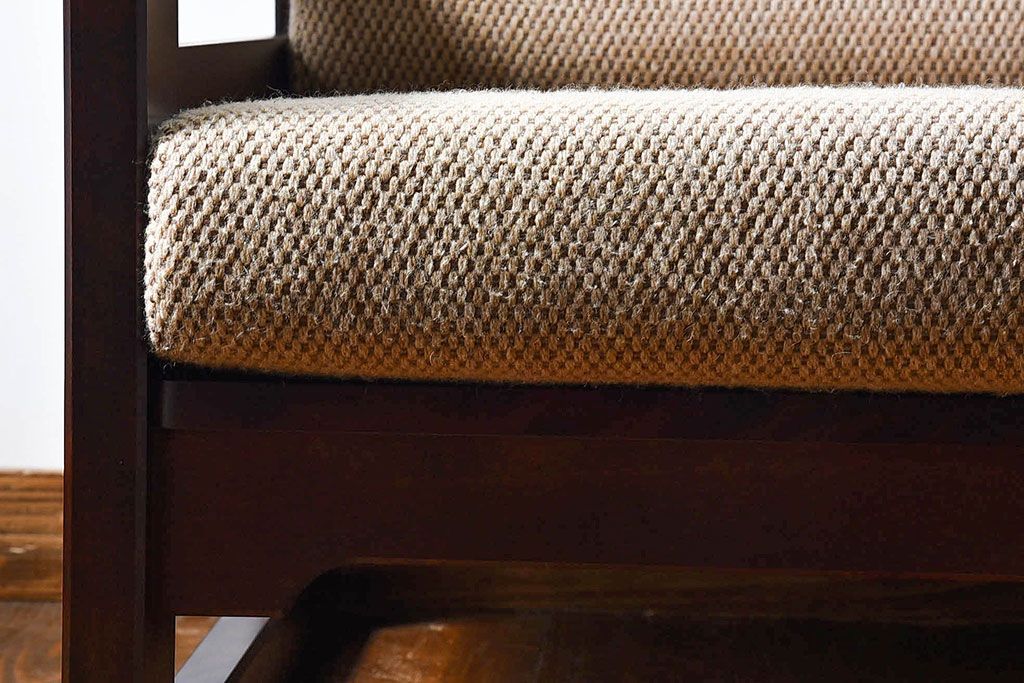 中古美品　北海道民芸家具　重厚な佇まいシングルソファ(1人掛けソファ、アームソファ)(定価17万)(2)