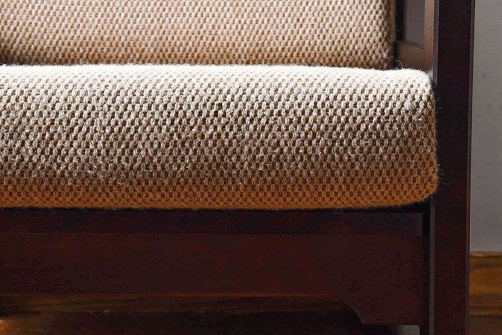 中古美品　北海道民芸家具　重厚な佇まいシングルソファ(1人掛けソファ、アームソファ)(定価17万)(2)