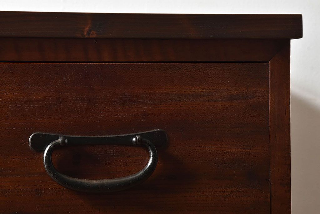 アンティーク家具　和製アンティーク　前面ケヤキ材　和モダンな脚付きチェスト(引き出し、箪笥)