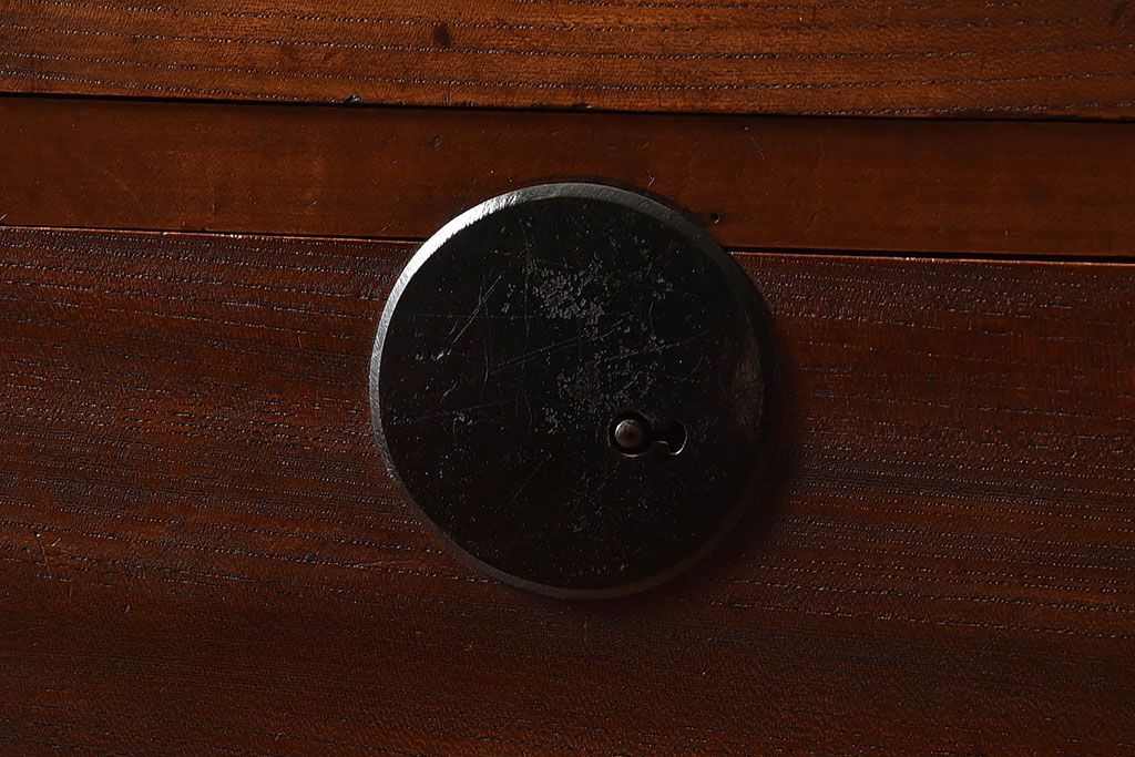 アンティーク家具　和製アンティーク　前面ケヤキ材　和モダンな脚付きチェスト(引き出し、箪笥)