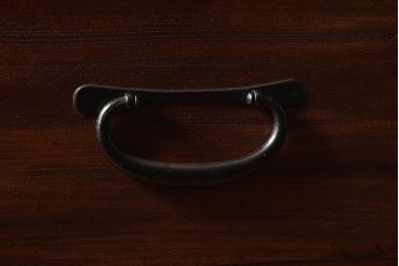 アンティーク家具　和製アンティーク　前面ケヤキ材　和モダンな脚付きチェスト(引き出し、箪笥)