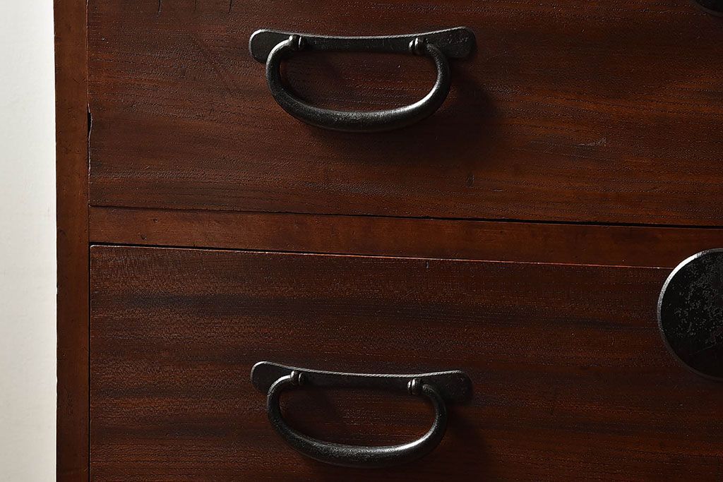 アンティーク家具　和製アンティーク　前面ケヤキ材　和モダンな脚付きチェスト(引き出し、箪笥)