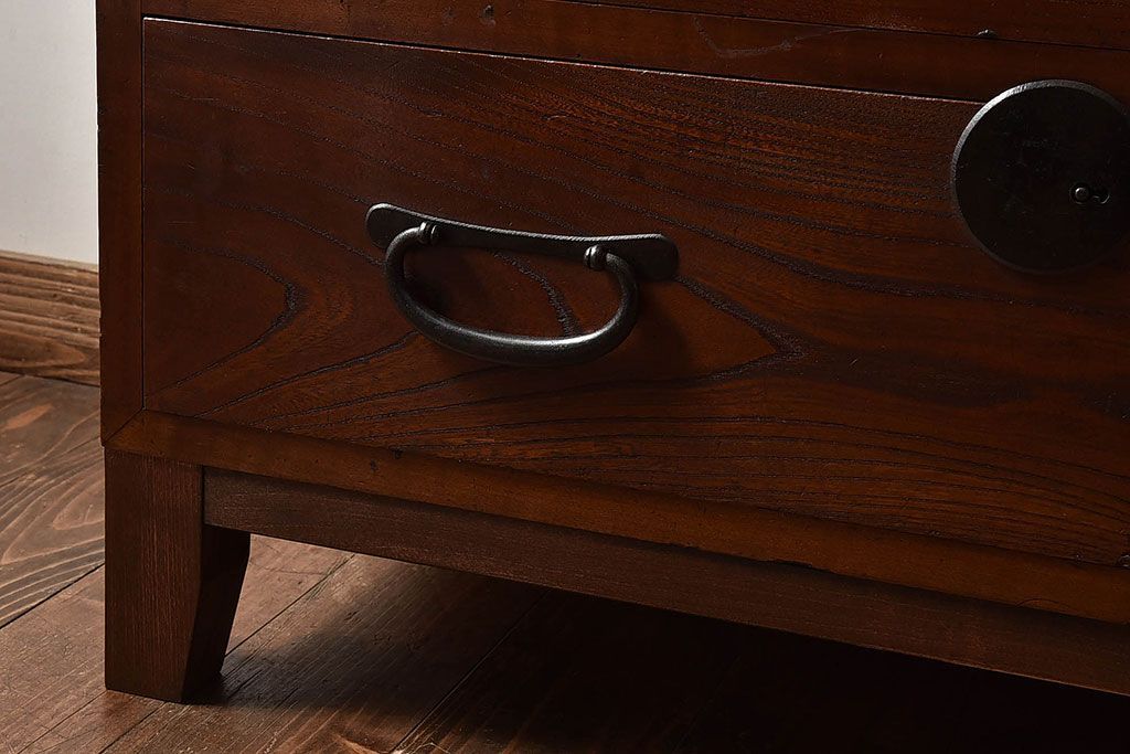 アンティーク家具　和製アンティーク　前面ケヤキ材　和モダンな脚付きチェスト(引き出し、箪笥)