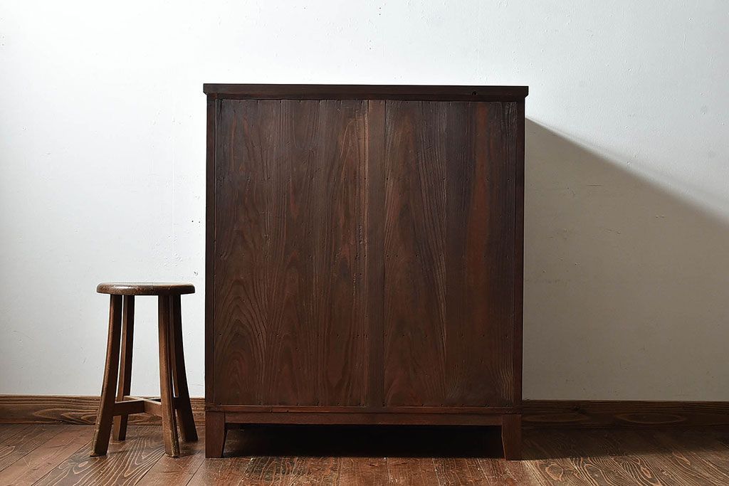 アンティーク家具　和製アンティーク　前面ケヤキ材　和モダンな脚付きチェスト(引き出し、箪笥)