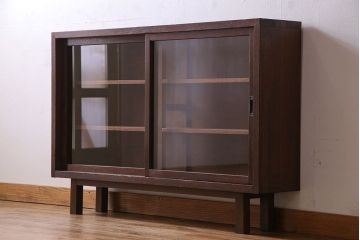 レトロ家具　昭和レトロ　脚付き!薄型のガラス戸棚(収納棚、飾り棚)