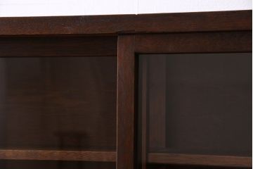 レトロ家具　昭和レトロ　脚付き!薄型のガラス戸棚(収納棚、飾り棚)