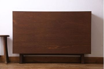 レトロ家具　昭和レトロ　脚付き!薄型のガラス戸棚(収納棚、飾り棚)