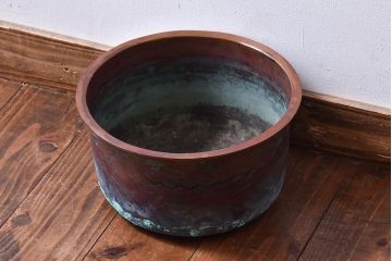 アンティーク雑貨　和製アンティーク　箱付　深みのある色合いが魅力的な刳り貫き桐火鉢(木製火鉢、桐火桶、鉢  カバー)