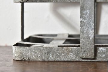 アンティーク雑貨　イギリスビンテージ　アイアン製ボトルラック