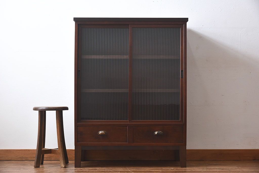 アンティーク家具　和製アンティーク　モールガラスがおしゃれなキャビネット(収納棚、戸棚、本箱)