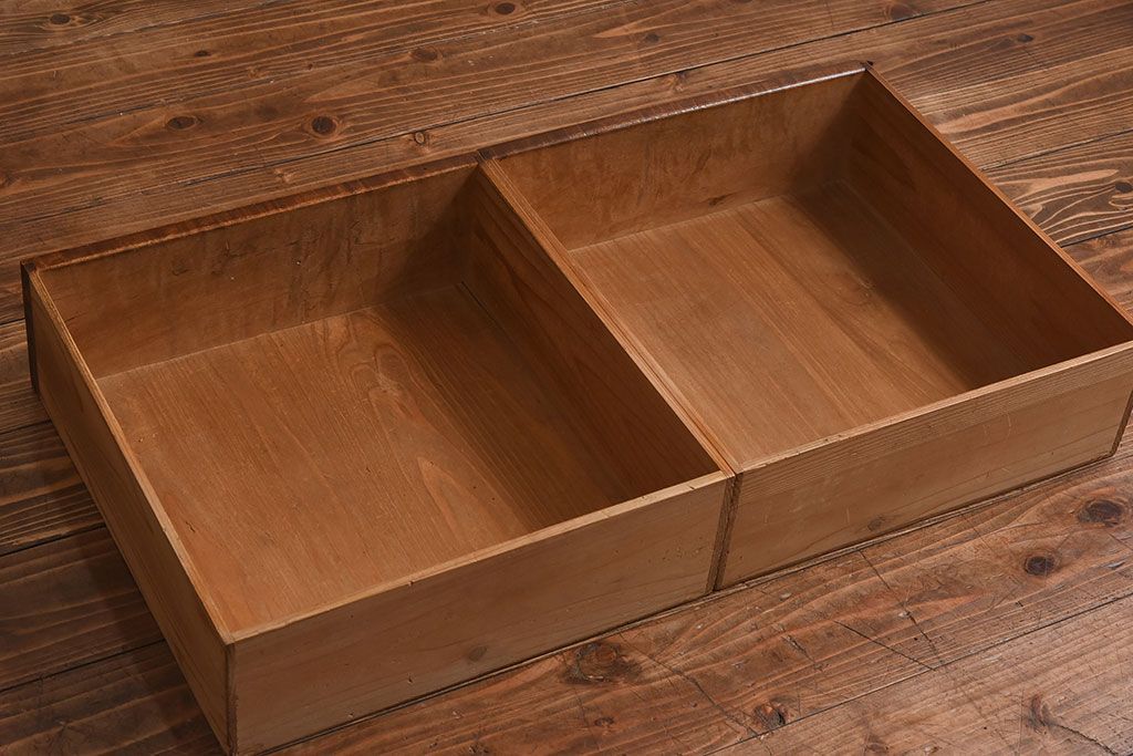 アンティーク家具　和製アンティーク　モールガラスがおしゃれなキャビネット(収納棚、戸棚、本箱)