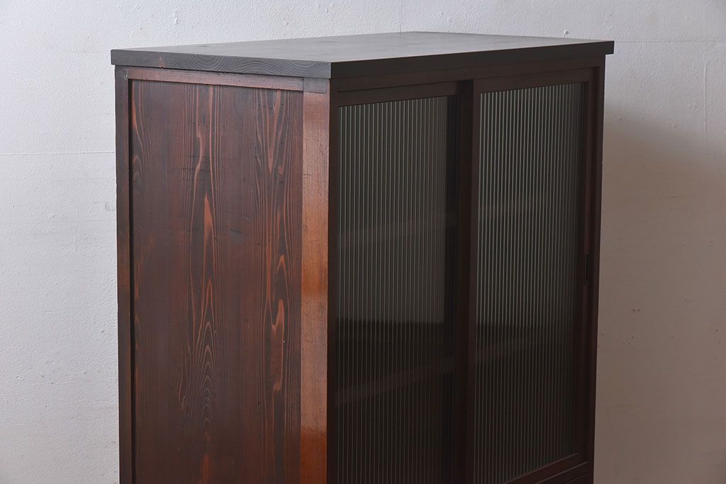 アンティーク家具　和製アンティーク　モールガラスがおしゃれなキャビネット(収納棚、戸棚、本箱)