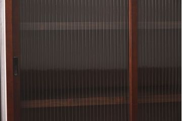 アンティーク家具　和製アンティーク　モールガラスがおしゃれなキャビネット(収納棚、戸棚、本箱)