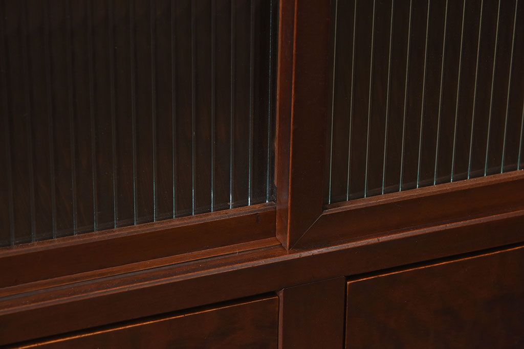 アンティーク家具　和製アンティーク　モールガラスがおしゃれなキャビネット(収納棚、戸棚、本箱)